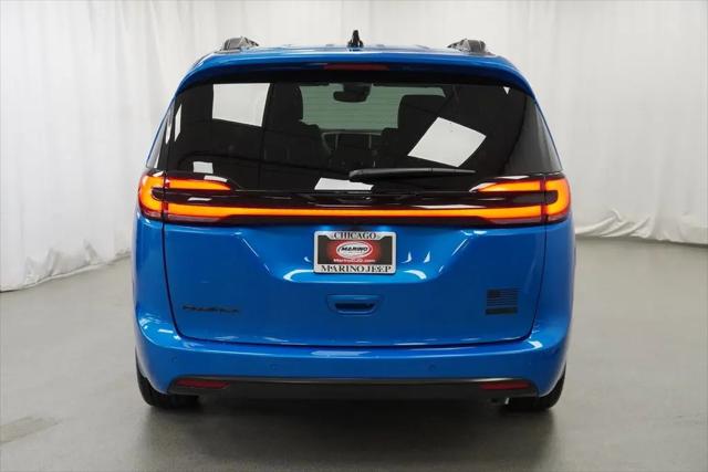 2027 Chrysler Pacifica Select