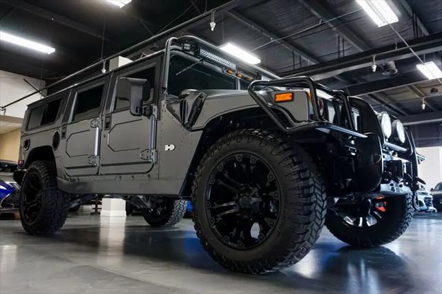 2003 HUMMER H1 Enclosed