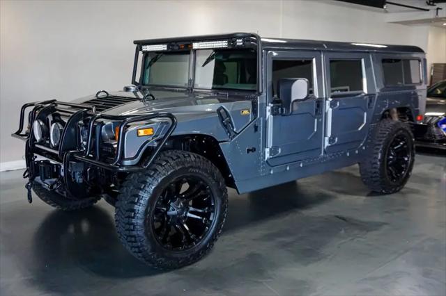 2003 HUMMER H1 Enclosed