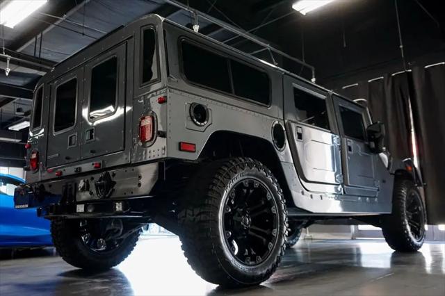 2003 HUMMER H1 Enclosed