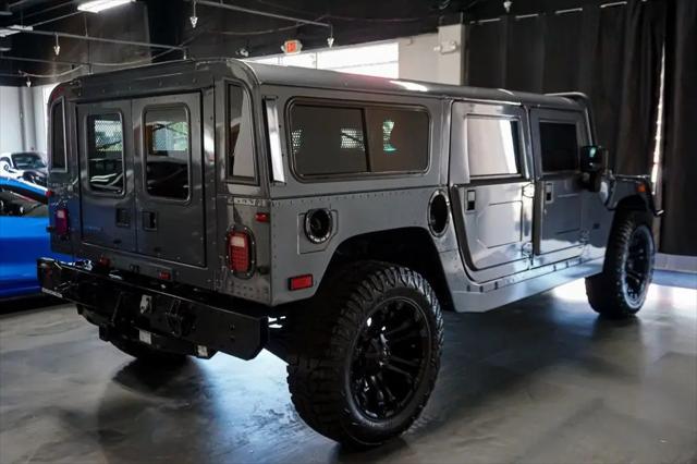2003 HUMMER H1 Enclosed