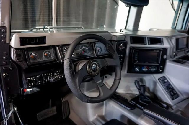2003 HUMMER H1 Enclosed