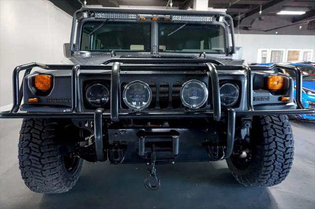 2003 HUMMER H1 Enclosed