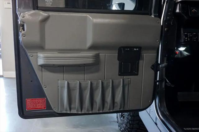 2003 HUMMER H1 Enclosed