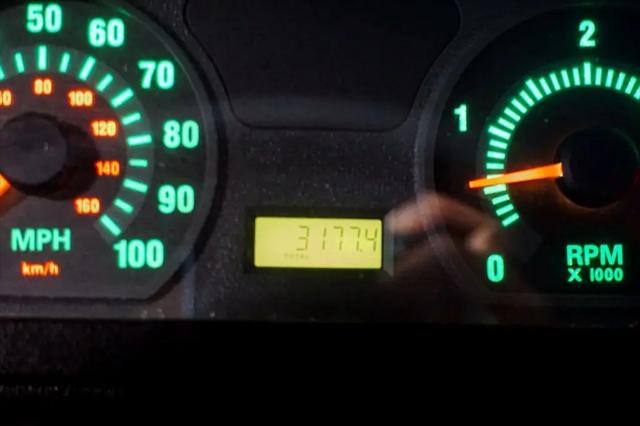 2003 HUMMER H1 Enclosed