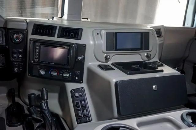 2003 HUMMER H1 Enclosed