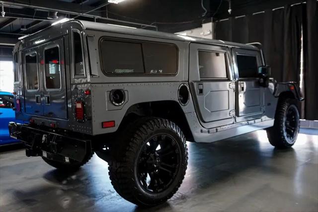 2003 HUMMER H1 Enclosed
