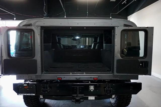 2003 HUMMER H1 Enclosed