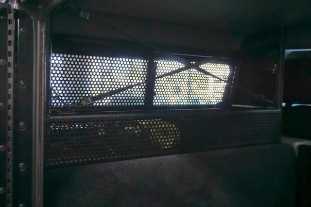 2003 HUMMER H1 Enclosed