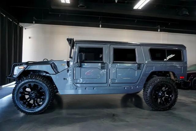2003 HUMMER H1 Enclosed