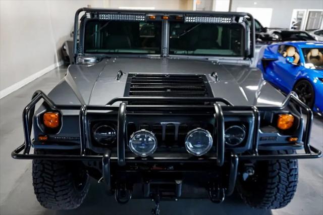 2003 HUMMER H1 Enclosed
