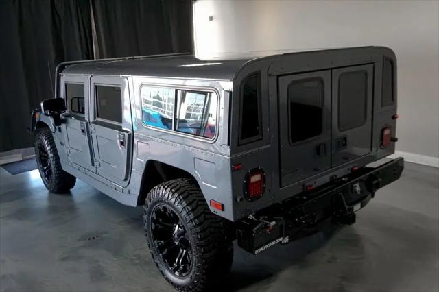 2003 HUMMER H1 Enclosed