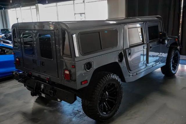 2003 HUMMER H1 Enclosed