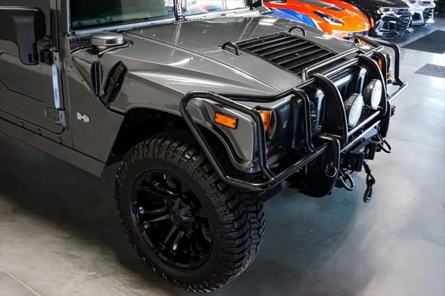 2003 HUMMER H1 Enclosed