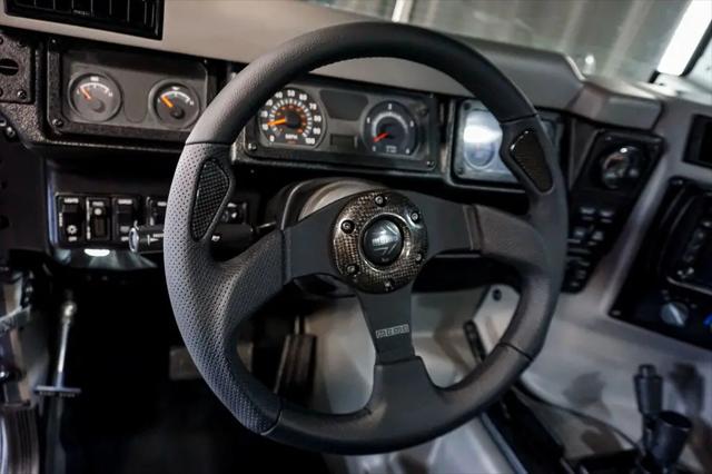 2003 HUMMER H1 Enclosed