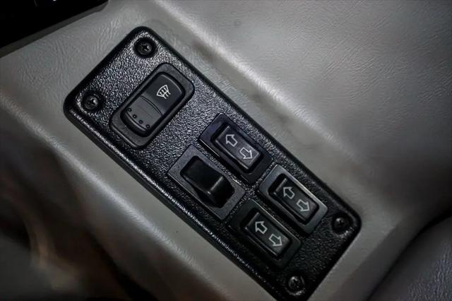 2003 HUMMER H1 Enclosed