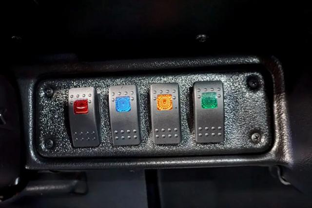 2003 HUMMER H1 Enclosed