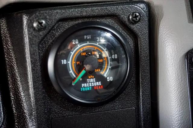 2003 HUMMER H1 Enclosed