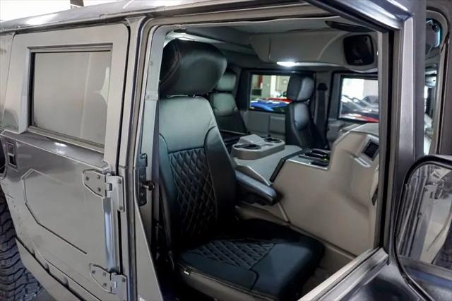 2003 HUMMER H1 Enclosed