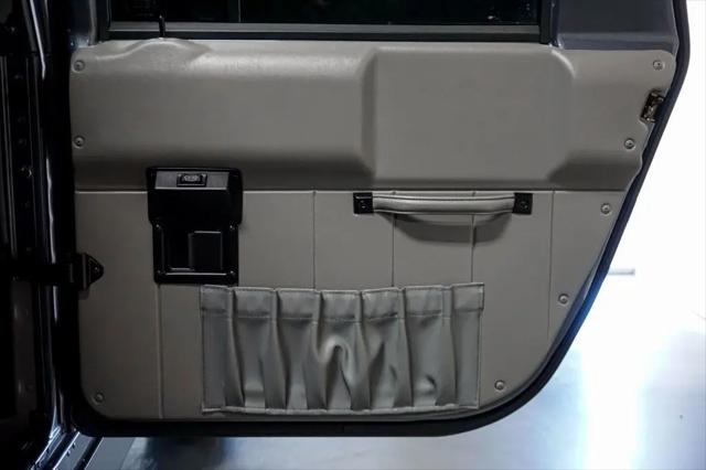 2003 HUMMER H1 Enclosed