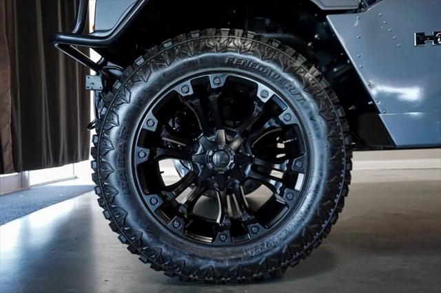 2003 HUMMER H1 Enclosed
