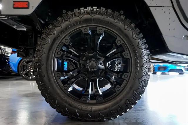 2003 HUMMER H1 Enclosed