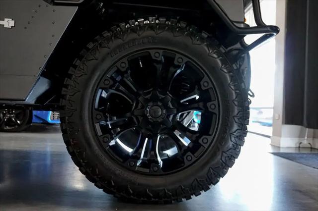 2003 HUMMER H1 Enclosed