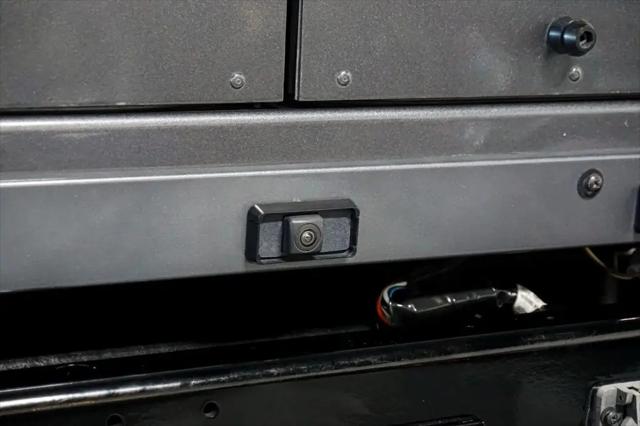 2003 HUMMER H1 Enclosed
