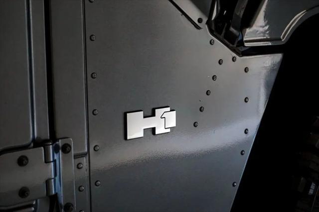 2003 HUMMER H1 Enclosed