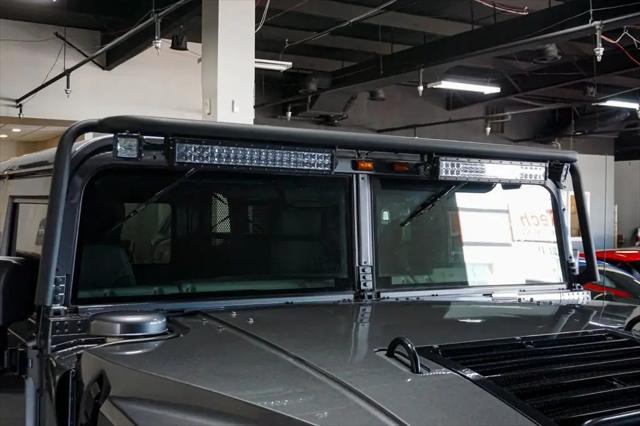 2003 HUMMER H1 Enclosed