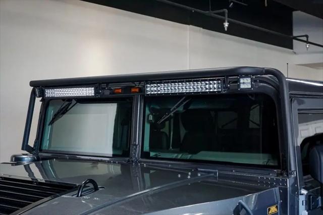2003 HUMMER H1 Enclosed