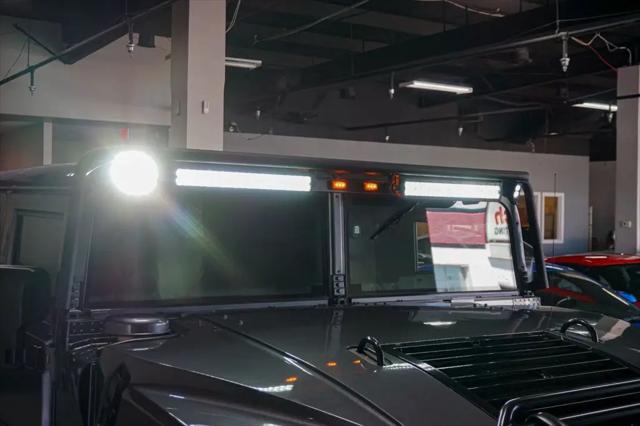 2003 HUMMER H1 Enclosed