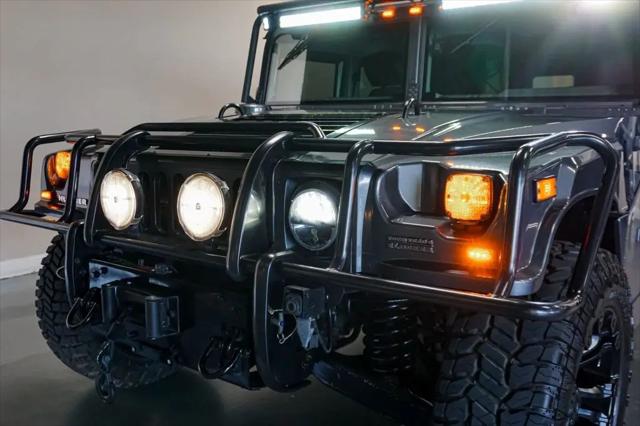 2003 HUMMER H1 Enclosed