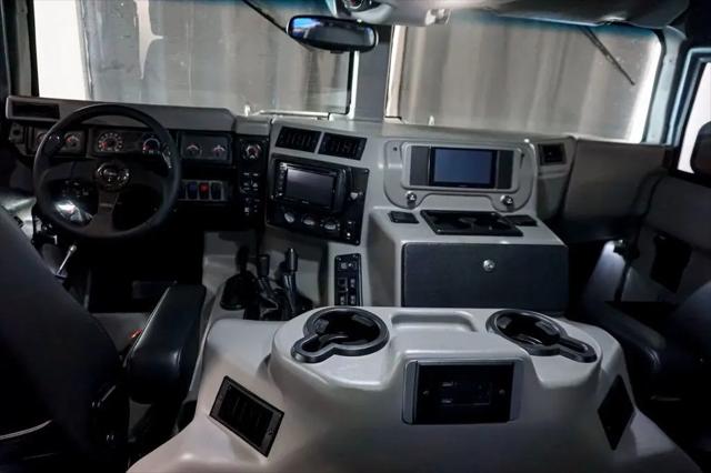 2003 HUMMER H1 Enclosed