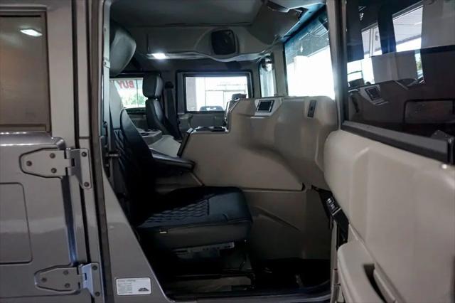 2003 HUMMER H1 Enclosed