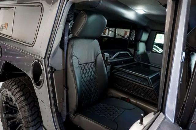 2003 HUMMER H1 Enclosed