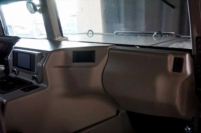 2003 HUMMER H1 Enclosed