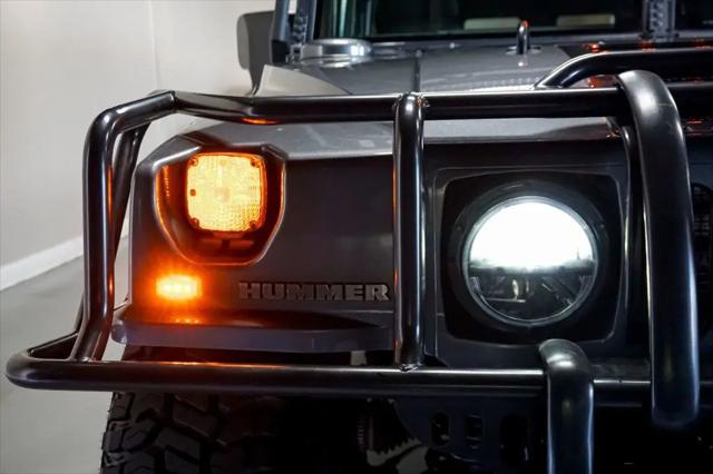 2003 HUMMER H1 Enclosed