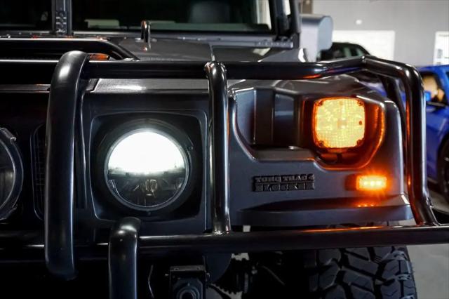 2003 HUMMER H1 Enclosed