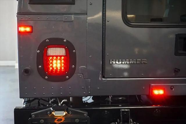 2003 HUMMER H1 Enclosed