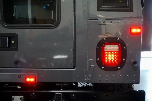 2003 HUMMER H1 Enclosed