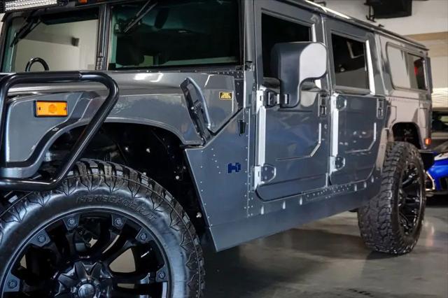 2003 HUMMER H1 Enclosed