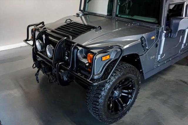 2003 HUMMER H1 Enclosed