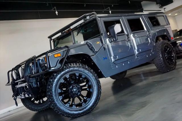 2003 HUMMER H1 Enclosed