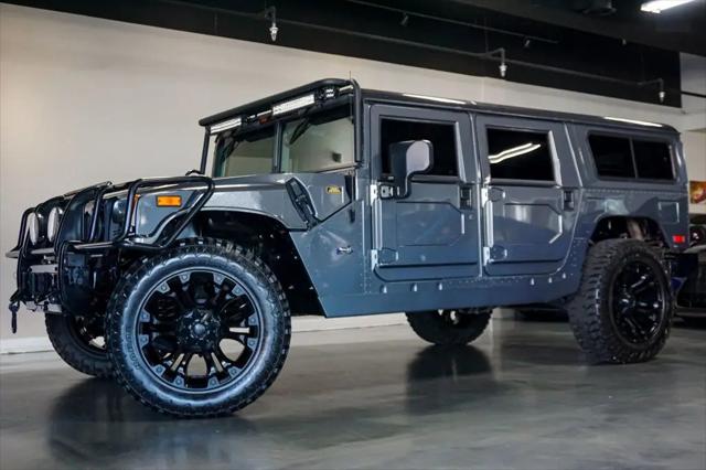 2003 HUMMER H1 Enclosed