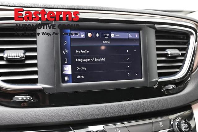 2023 Chrysler Voyager LX