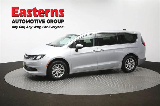 2023 Chrysler Voyager LX