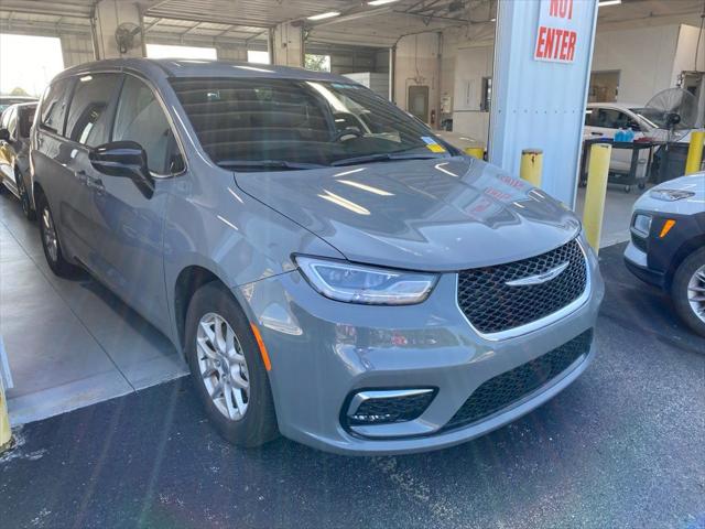 2025 Chrysler Pacifica Select for sale in Groveport, OH