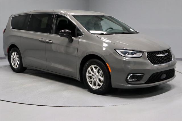 2025 Chrysler Pacifica Select for sale in Groveport, OH