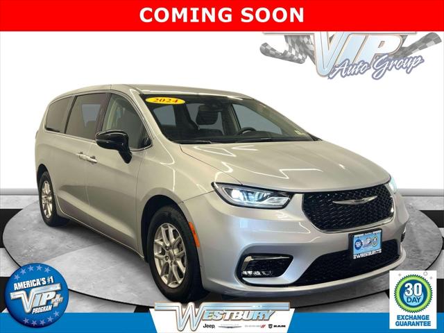 2024 Chrysler Pacifica Touring L for sale in Hicksville, NY